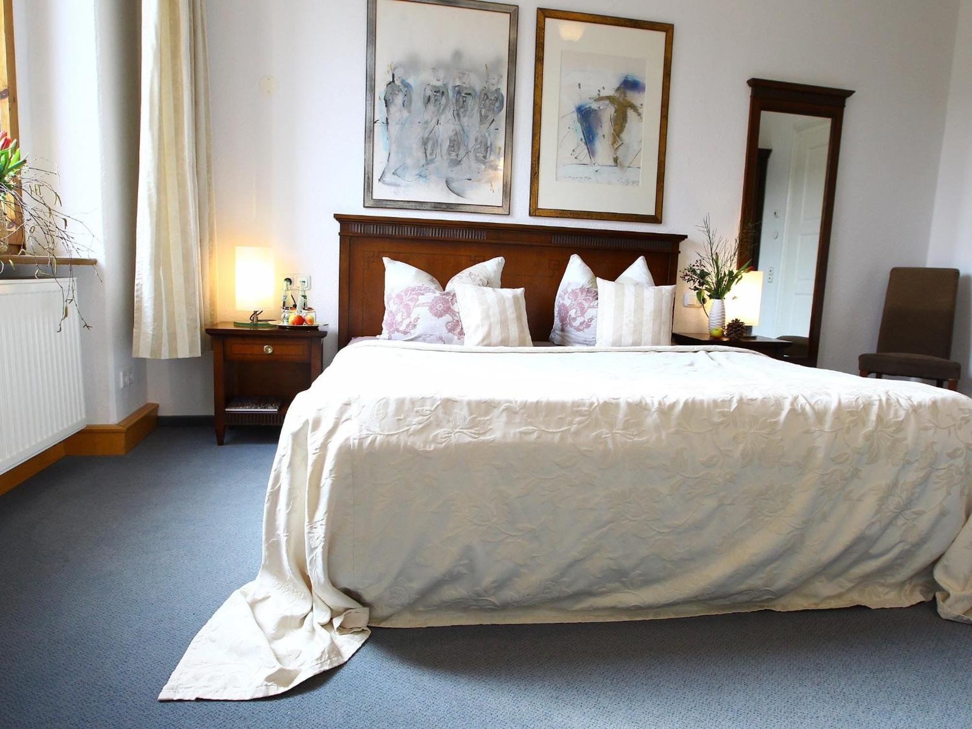 Hotel & Restaurant Schloss Weissenburg Uhlstädt 客房 照片