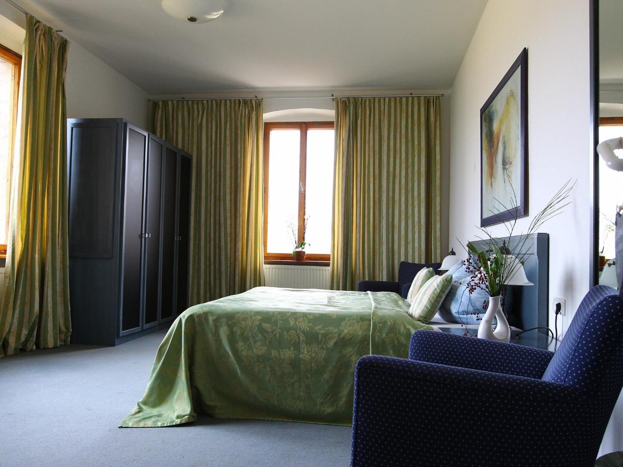Hotel & Restaurant Schloss Weissenburg Uhlstädt 客房 照片