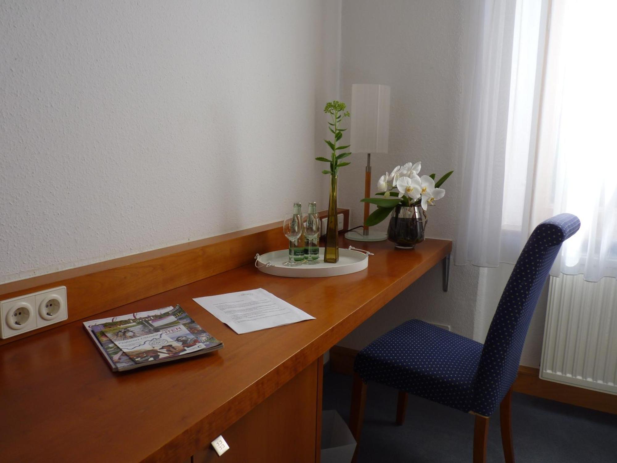Hotel & Restaurant Schloss Weissenburg Uhlstädt 客房 照片