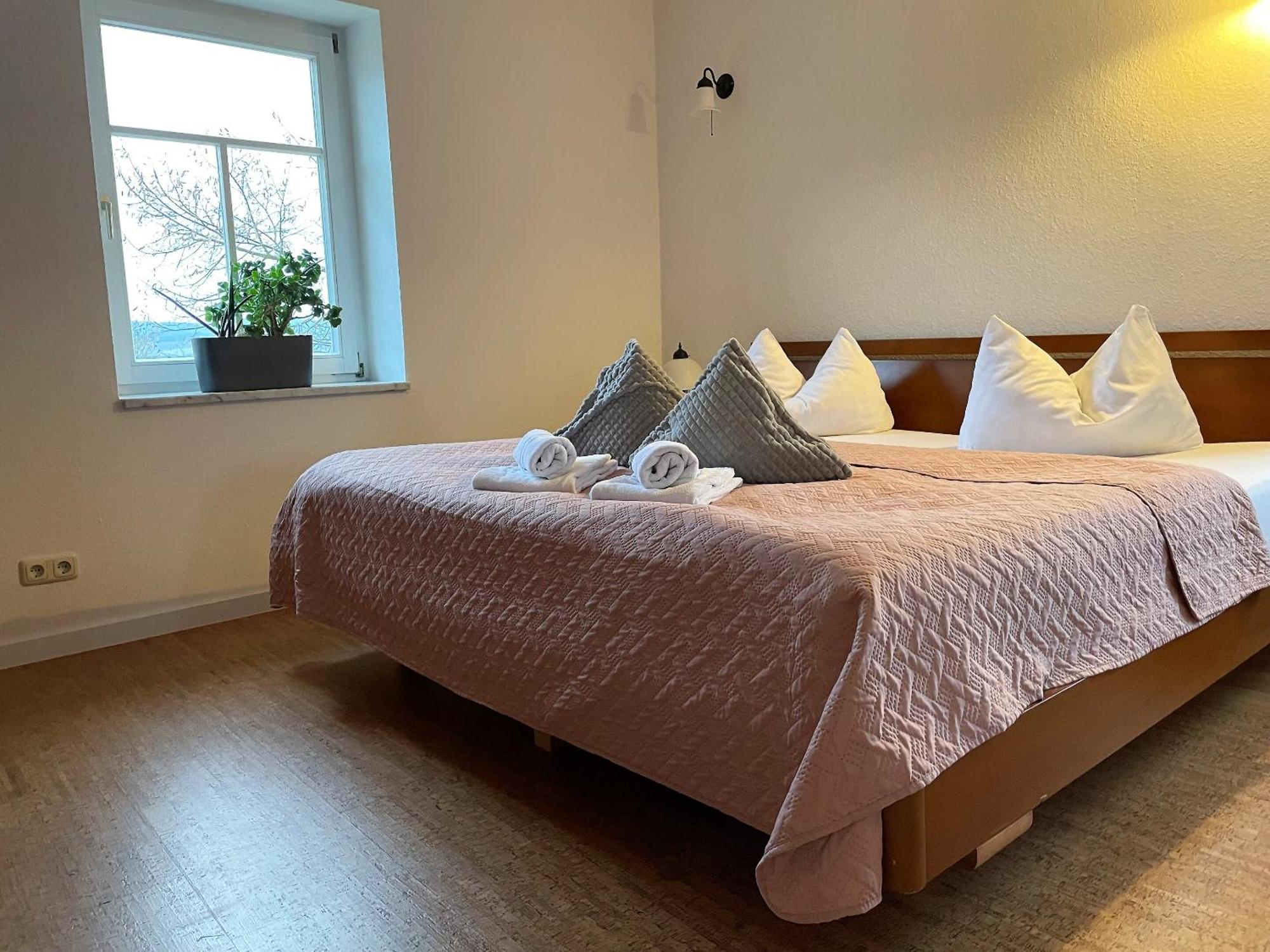 Hotel & Restaurant Schloss Weissenburg Uhlstädt 客房 照片
