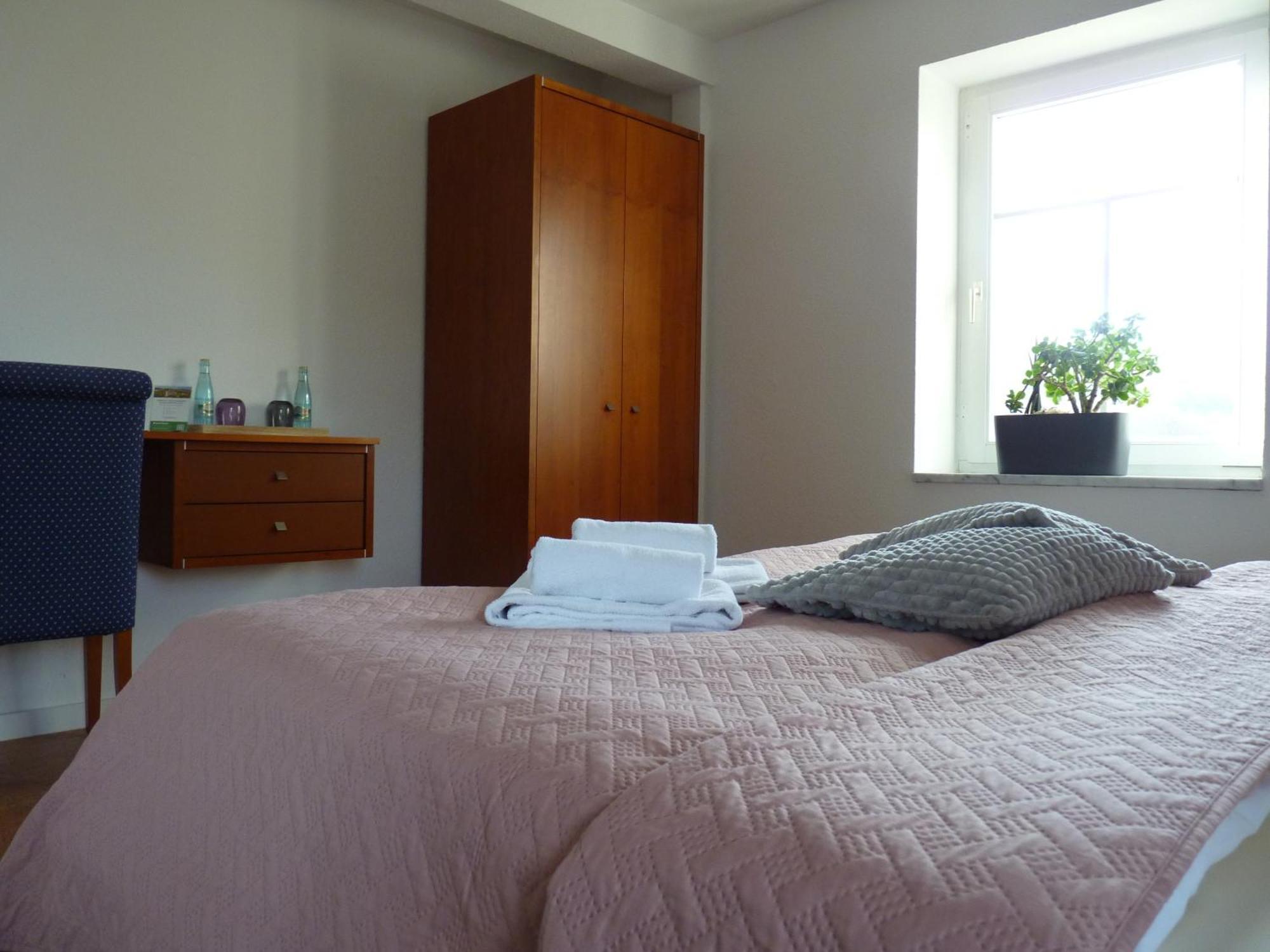 Hotel & Restaurant Schloss Weissenburg Uhlstädt 客房 照片